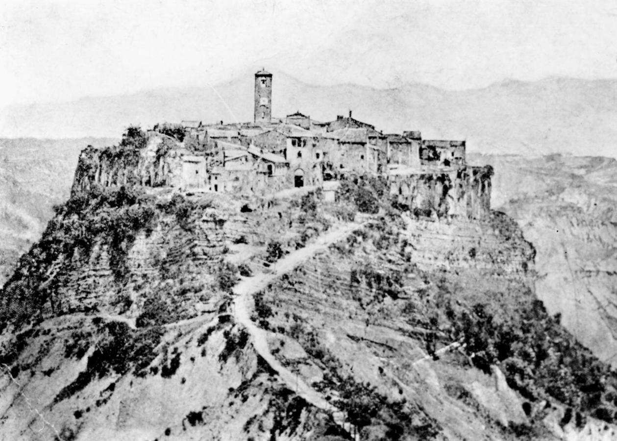 Alessia House Hotel Bagnoregio Bagian luar foto